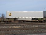 UPS trailer on a spine car